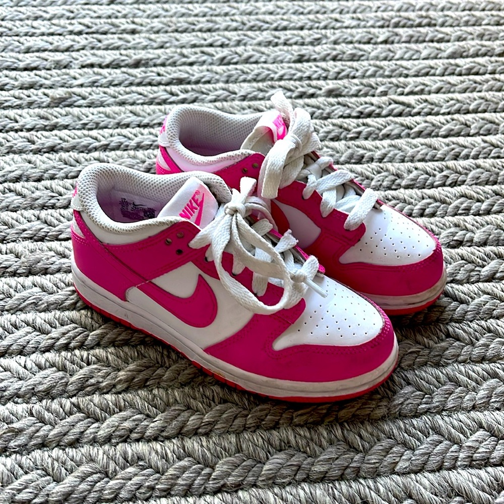 NIKE girls dunks size 11